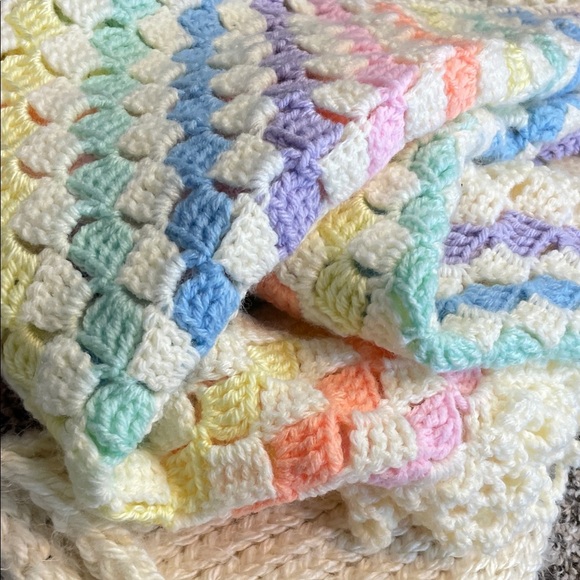Handmade Crochet Baby Blanket & Hat Set – Pastel Rainbow with Lace Trim - Picture 6 of 10
